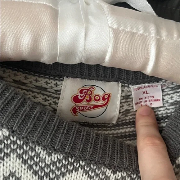 Classic Gray & White Patterned Crewneck Sweater - Men - Picture 2 of 2